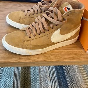 Nike Womens Blazers Vintage Suede - Sz 6